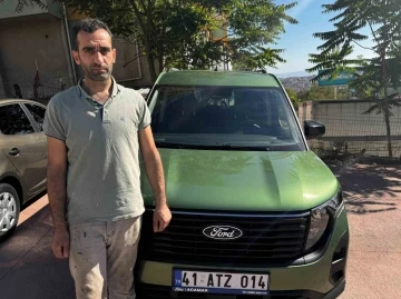 Sıfır diye aldığı 2 ara&ccedil; da hasarlı &ccedil;ıktı
