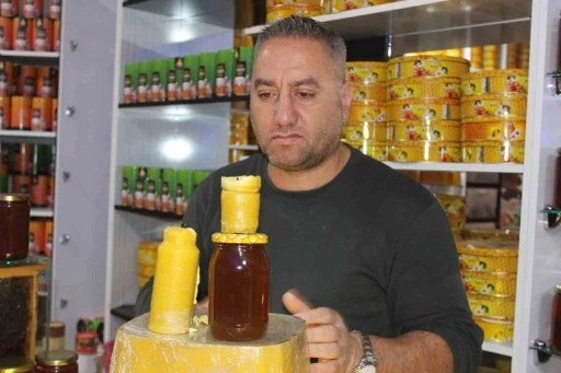 Siirt&rsquo;te arıların &uuml;rettiği bal mumu şifa dağıtıyor
