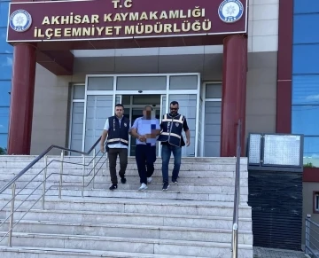 Silahla b&uuml;feciyi gasp eden ş&uuml;pheli yakalandı
