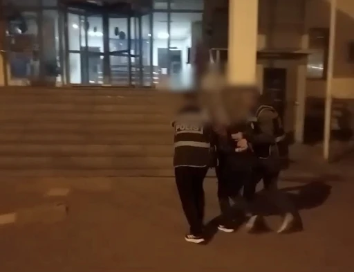 Silahlı yağma su&ccedil;undan aranan firari, polise yakalandı
