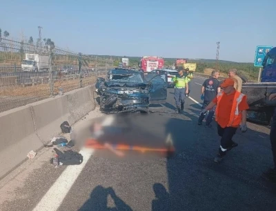 Silivri'de TEM Otoyolu'nda &uuml;&ccedil; aracın karıştığı zincirleme kaza: 5 yaralı