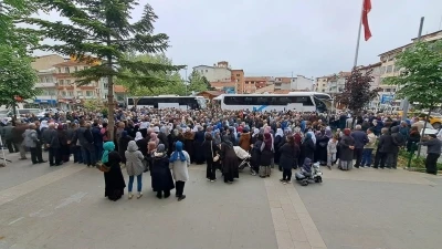 Simav&rsquo;dan 80 hacı adayı dualarla kutsal topraklara uğurlandı

