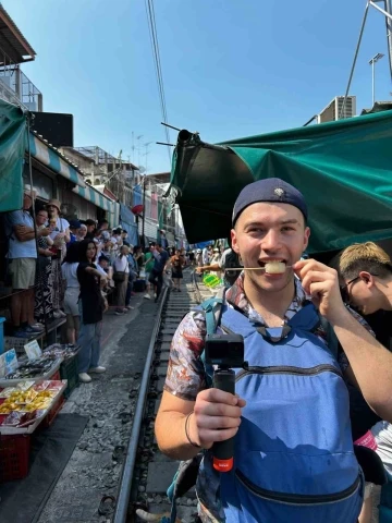 Simavlı gen&ccedil; zeybek oynayarak d&uuml;nyayı geziyor
