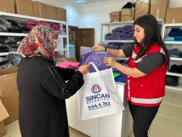 Sincan Belediyesi bin &ouml;ğrenciye kırtasiye malzemesi dağıttı
