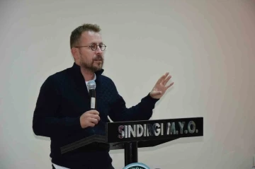 Sındırgı MYO&rsquo;da ilk ders &Uuml;nl&uuml; Şef &Ouml;m&uuml;r Akkor&rsquo;dan
