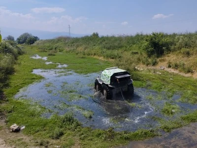 Sinekle m&uuml;cadele t&uuml;m hızıyla s&uuml;r&uuml;yor