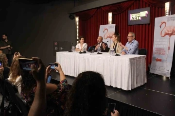 Sinema sekt&ouml;r&uuml;nde İzmir&rsquo;in de adı var
