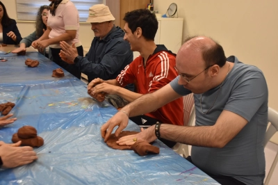 Singapurlu Art Terapist&rsquo;ten Engelliler ve Ailelerine Sanatla Terapi