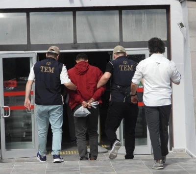 Sınır dışı beklerken kırmızı b&uuml;lten ortaya &ccedil;ıktı
