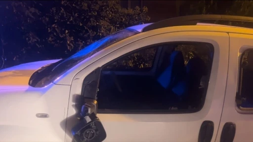 Bursa&rsquo;da bir şahıs, komşusunun otomobilini par&ccedil;aladı