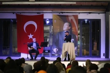 Sinoplulara unutulmaz şiir ve m&uuml;zik dinletisi
