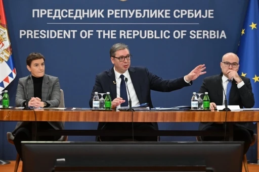 Sırbistan&rsquo;daki tren garı faciasının ardından protestolar s&uuml;r&uuml;yor