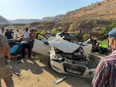 Şırnak'ta otomobil şarampole devrildi: 2 &ouml;l&uuml;, 2 ağır yaralı 