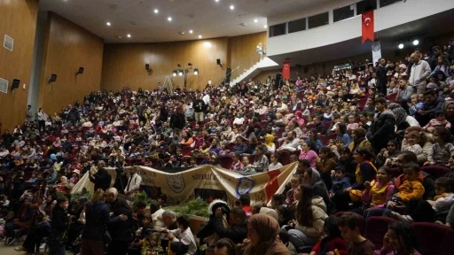 Şırnak&rsquo;tan başlatılan projede &ccedil;ocuklar tiyatronun sihirli d&uuml;nyası ile buluştu
