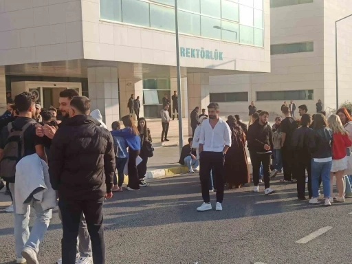 Şırnak &Uuml;niversitesi&rsquo;nde &ouml;ğrencilerden "kafe ve restoran" eylemi
