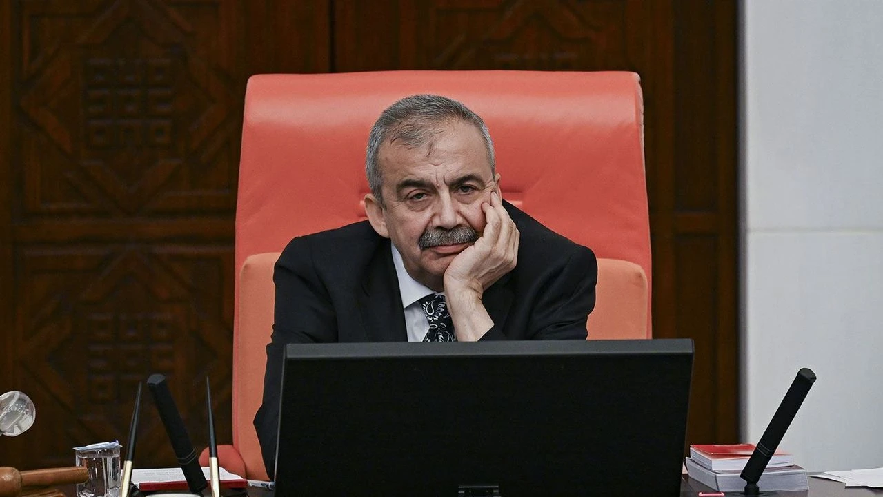 Sırrı S&uuml;reyya &Ouml;nder hayatını kaybetti