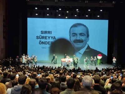 Sırrı S&uuml;reyya &Ouml;nder i&ccedil;in ilk t&ouml;ren AKM&rsquo;de d&uuml;zenleniyor
