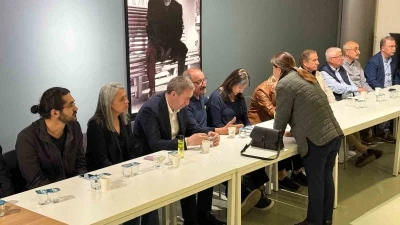 Sırrı S&uuml;reyya &Ouml;nder&rsquo;in yakınları Nazım Hikmet K&uuml;lt&uuml;r Merkezi&rsquo;nde taziyeleri kabul ediyor