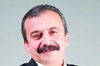 Sırrı S&uuml;reyya &Ouml;nder Kimdir?