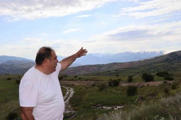 Sis bulutları Kivi Dağı&rsquo;nda şelale g&ouml;r&uuml;nt&uuml;s&uuml; oluşturdu
