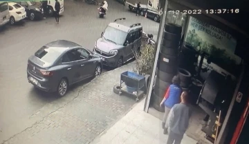 Şişli&rsquo;de motosikletteki 2 kişiye silahlı saldırı: Olay anı kameraya yansıdı
