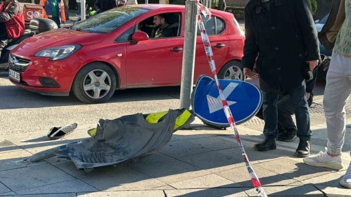 Şişli&rsquo;de otomobilin &ccedil;arptığı motosikletli aracın altında s&uuml;r&uuml;klendi
