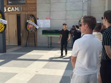 Site i&ccedil;erisinde bulunan direkteki ka&ccedil;ak akım, 16 yaşındaki &ccedil;ocuğu hayattan kopardı
