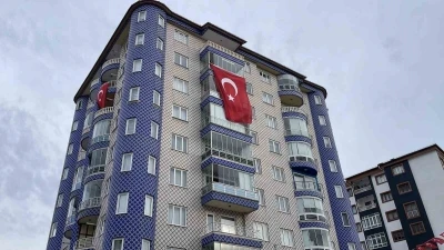 Sivas&rsquo;a şehit ateşi d&uuml;şt&uuml;, baba ocağına T&uuml;rk bayrağı asıldı