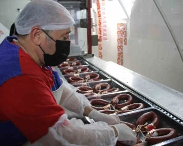 Sivas sucuğunun lezzetini bilimsel &ccedil;alışmayla kanıtladı
