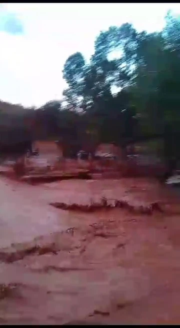 Sivas Ulaş&rsquo;ta sağanak sele neden oldu
