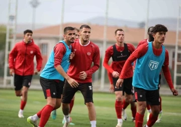 Sivasspor antrenman ma&ccedil;ı yaptı
