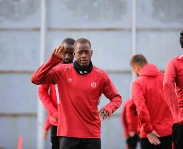 Sivasspor ile yollarını ayıran Kader Keita CFR Cluj&rsquo;a transfer oldu
