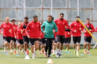 Sivasspor, Samsunspor ma&ccedil;ı hazırlıklarını s&uuml;rd&uuml;r&uuml;yor
