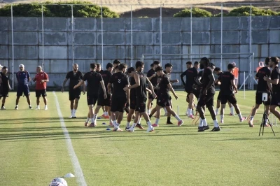 Sivasspor Teknik Direkt&ouml;r&uuml; İsmet Taşdemir: &Uuml;st&uuml;ne katarak devam edeceğiz