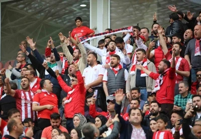 Sivassporlu taraftarlar, Bodrum FK ma&ccedil;ına ilgi g&ouml;sterdi
