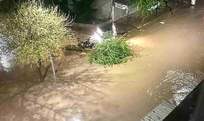 Siverek&rsquo;te dolu ve sağanak hayatı fel&ccedil; etti