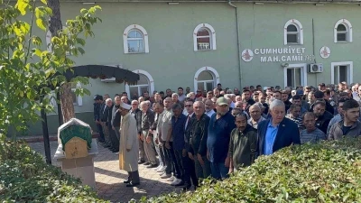 Siyan&uuml;rl&uuml;, baltalı, bı&ccedil;aklı aile faciasında anne &ouml;ld&uuml;