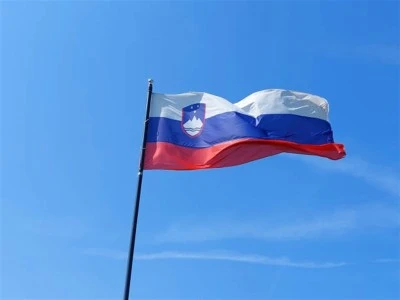 Slovenya genel se&ccedil;im i&ccedil;in sandık başında