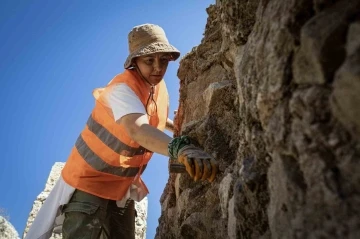Smyrna Tiyatrosu kazıldık&ccedil;a tarih fışkırıyor: İzmir&rsquo;in ikinci Efes&rsquo;i olacak

