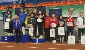 Sofya&rsquo;da yıldız eskrimciler bir altın bir bronz kazandı

