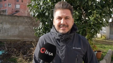 Soğuk havaya aldırış etmeden donmuş g&ouml;le girdi
