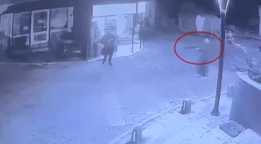 Sokak ortasında av t&uuml;feğiyle vurdu
