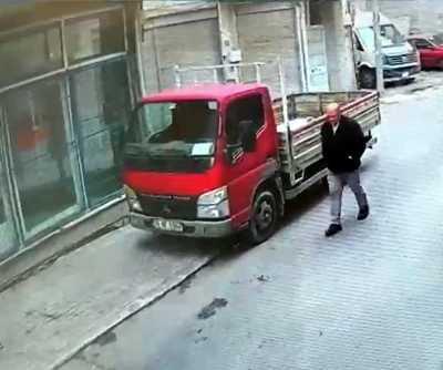 Sokak ortasında darbedildi