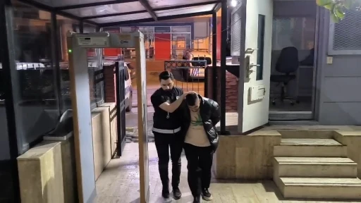 Bursa'da sokakta havaya defalarca ateş a&ccedil;an magandanın gerek&ccedil;esi pes dedirtti