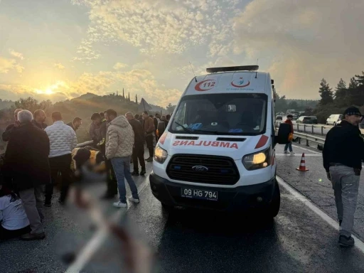 Trafik kazası: 1 &ouml;l&uuml;, 2 yaralı