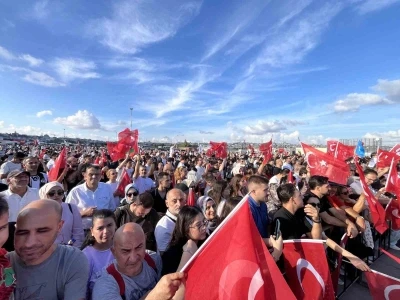 SOLOT&Uuml;RK&rsquo;ten Zafer Bayramı i&ccedil;in İstanbul&rsquo;da nefes kesen g&ouml;steri