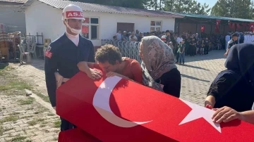 Somali&rsquo;de şehit olan Uzman &Ccedil;avuş Seydi &Uuml;nl&uuml; baba ocağında toprağa verildi
