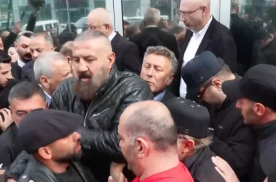 SON DAKİKA... CHP Genel Merkez binası &ouml;n&uuml;nde tahliye gerginliği