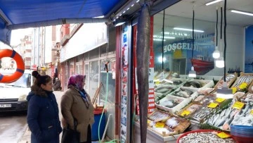 Soros K&ouml;rfezi'nde yakalanan m&uuml;ren balığı g&ouml;renleri hayrete d&uuml;ş&uuml;rd&uuml;