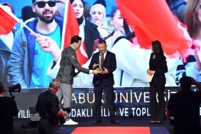 Sosyalfest, Uluslararası Elmas &Ouml;d&uuml;lleri&rsquo;nden &ouml;d&uuml;lle d&ouml;nd&uuml;
